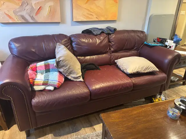 free leather couch must pick up asap