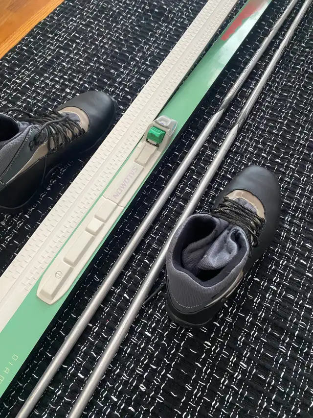 210cm Classic XC Waxless Skies with Mens 9.5 Boots & 150cm Poles - Photo 2