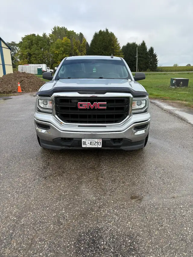 2017 GMC Sierra SLT 1500 4x4 5.3L V8 - Photo 2