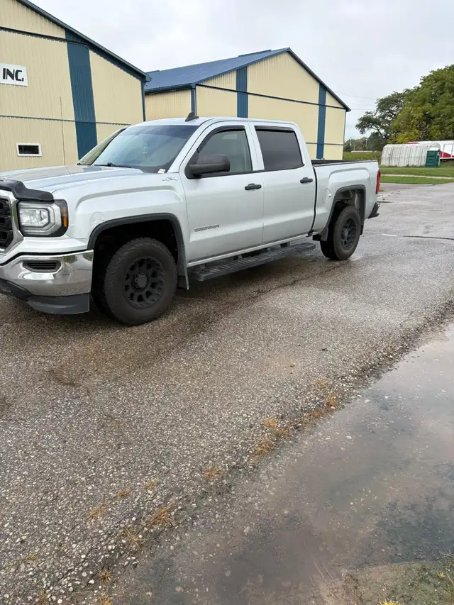 2017 GMC Sierra SLT 1500 4x4 5.3L V8 - Photo 4