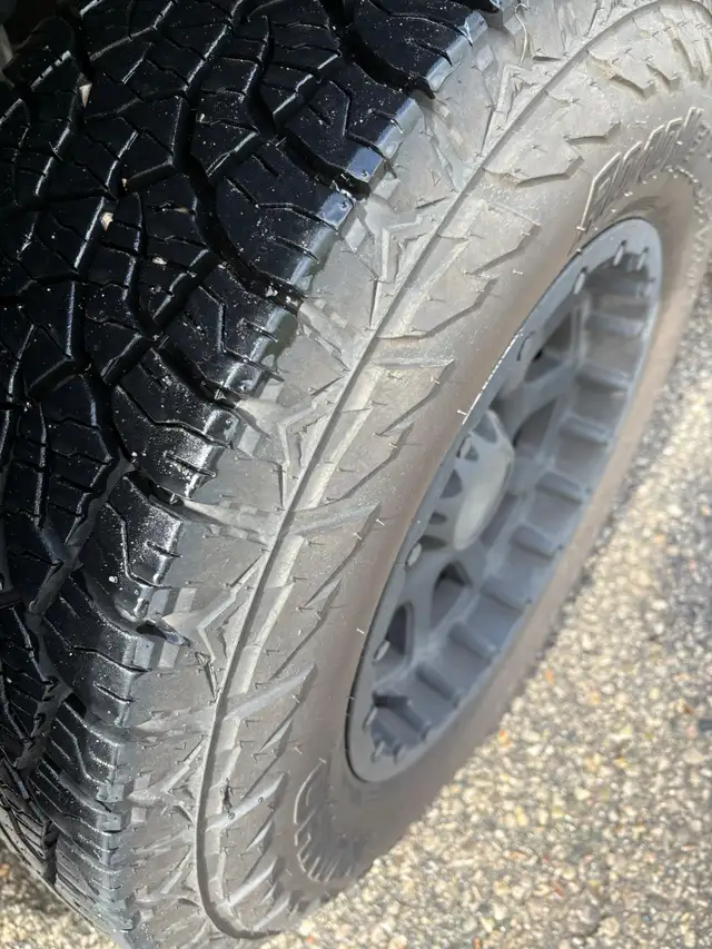 2017 GMC Sierra SLT 1500 4x4 5.3L V8 - Photo 9