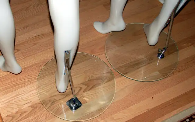 3 identical female  headless mannequin - Photo 2