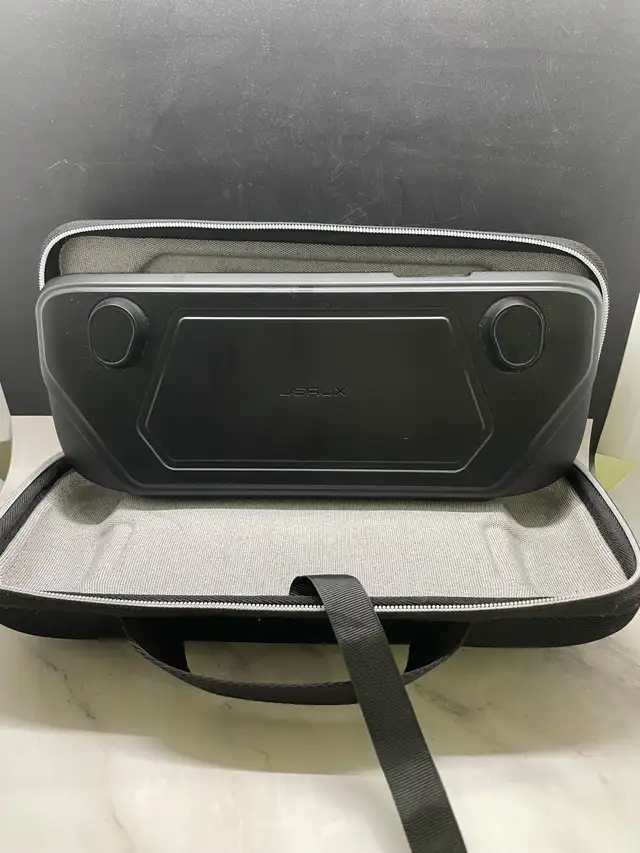 STEAM DECK VALVE 2TB W/CASE & CHARGER