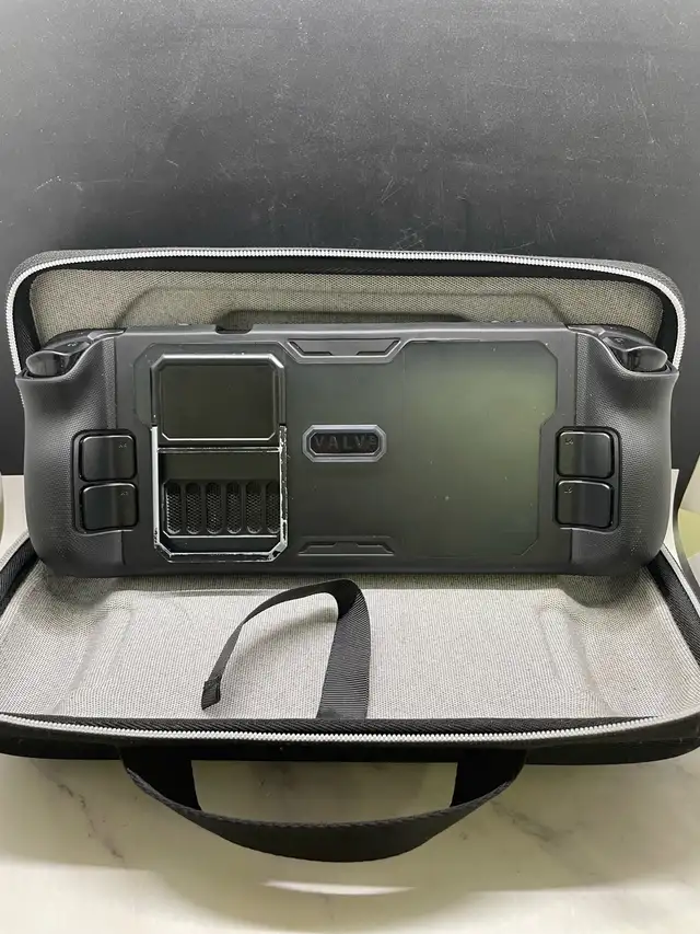 STEAM DECK VALVE 2TB W/CASE & CHARGER - Photo 3