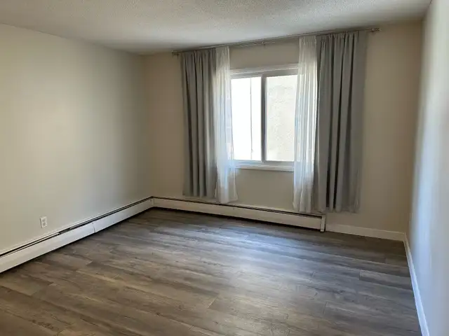 FOR RENT 1 & 2 Bd Apartment 11916 105 St Edmonton - Photo 3