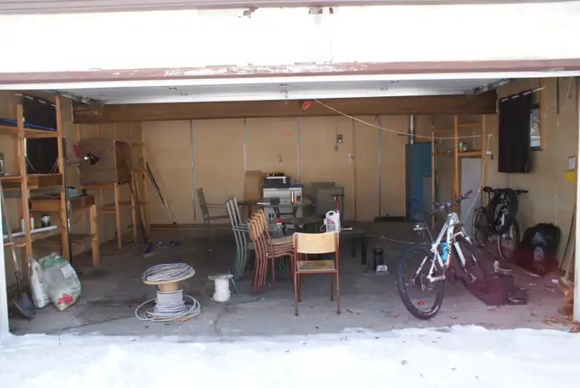 Detached Double Garage for Rent - Photo 2