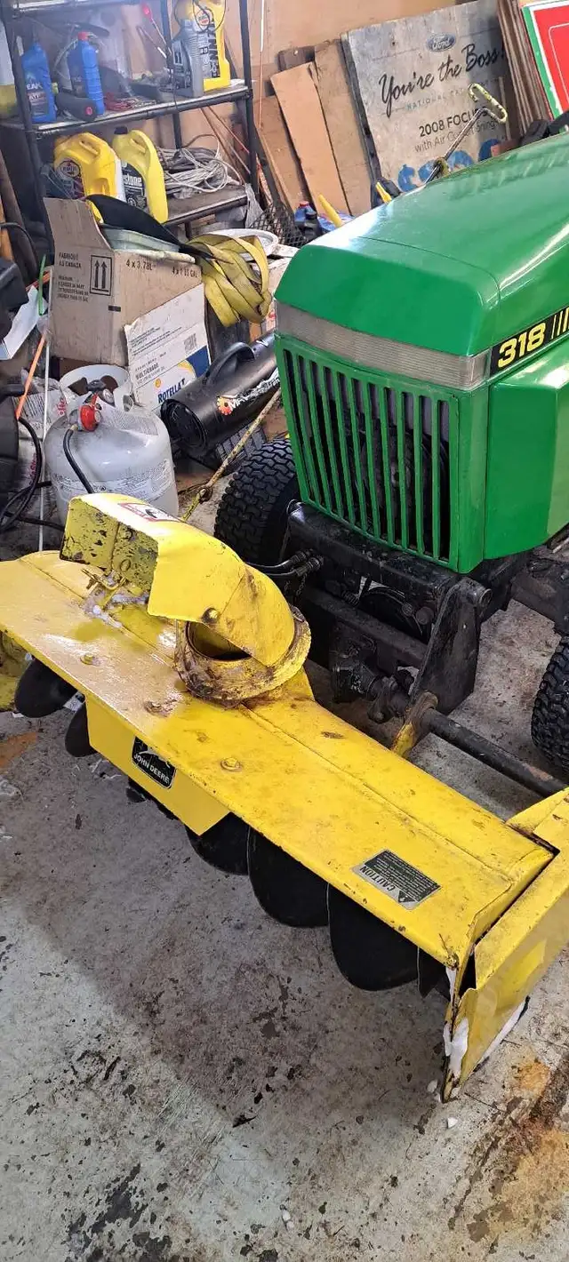 318 JD riding lawnmower