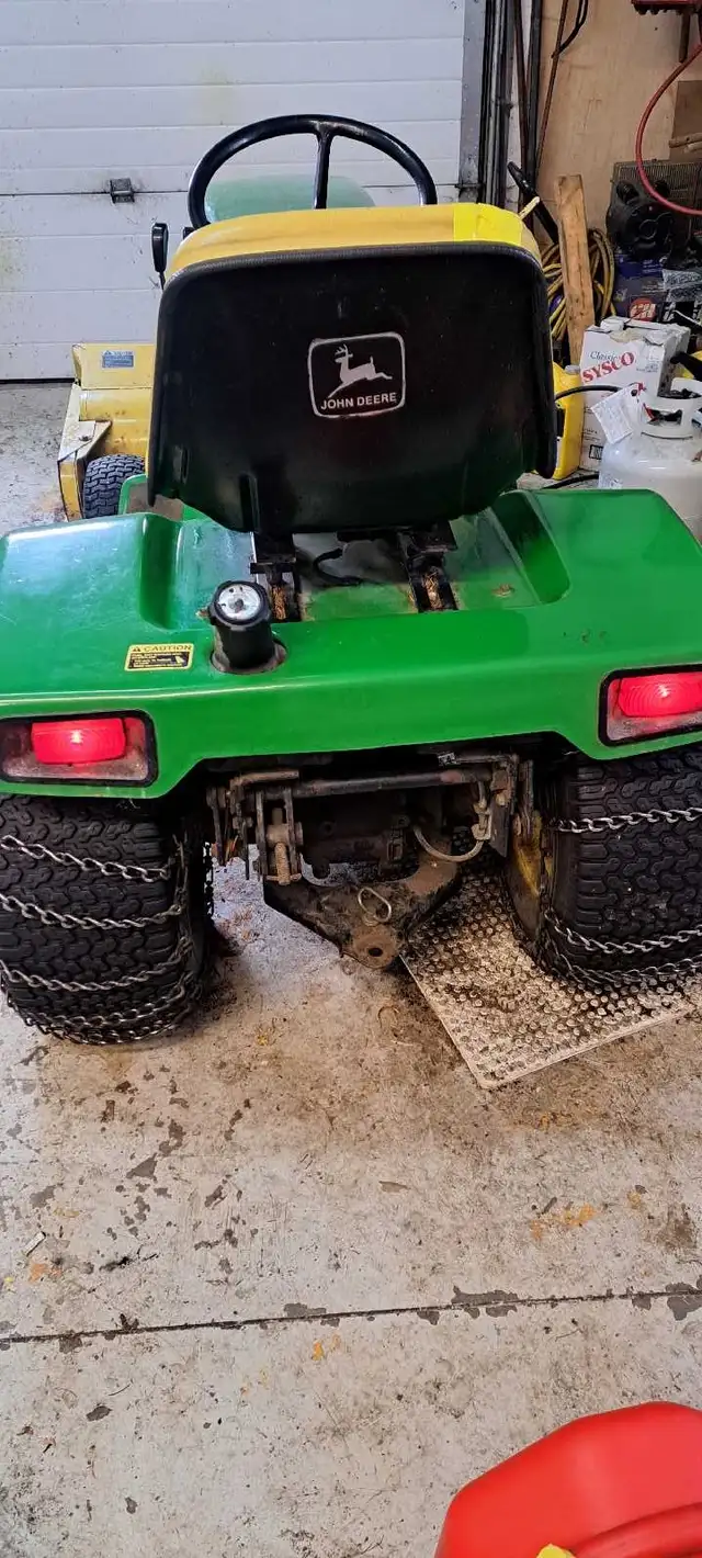 318 JD riding lawnmower - Photo 2