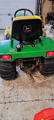 318 JD riding lawnmower - Photo 2