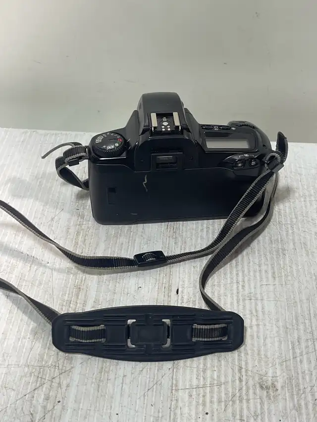 Canon EOS 3000 - Photo 2