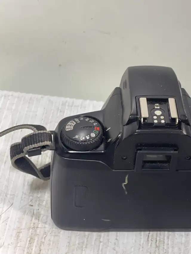 Canon EOS 3000 - Photo 3