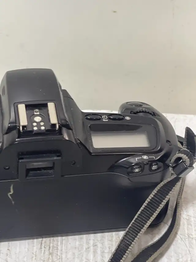 Canon EOS 3000 - Photo 4