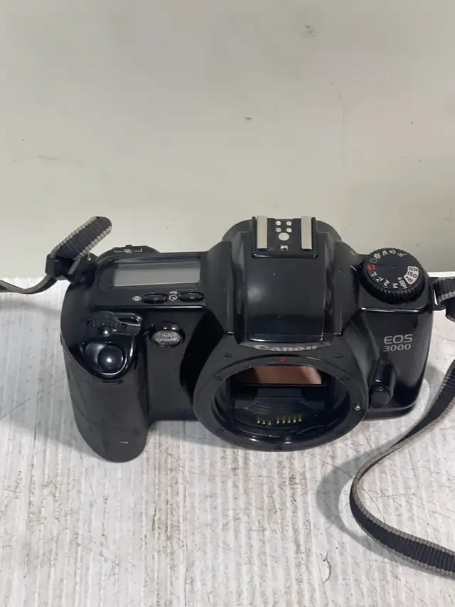 Canon EOS 3000 - Photo 7