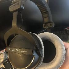 Beyerdynamic DT 770 Pro 250ohm - Excellent Price.