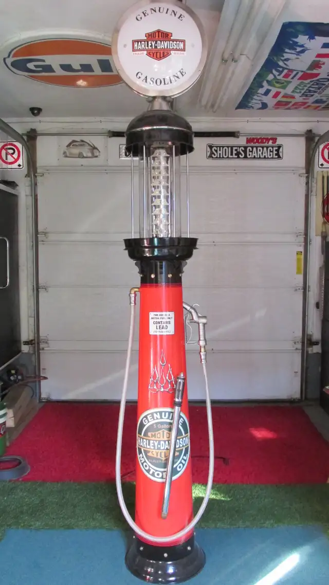 Visible gas pump replica - Photo 2