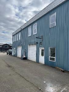 Commercial warehouse with office - Photo 2