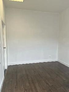 Commercial warehouse with office - Photo 4