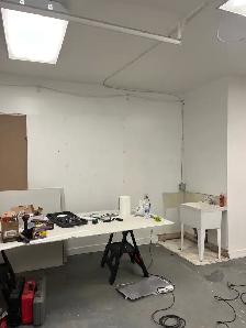 Commercial warehouse with office - Photo 5