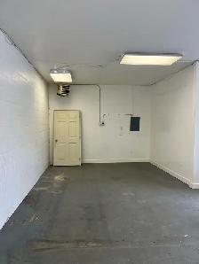 Commercial warehouse with office - Photo 6