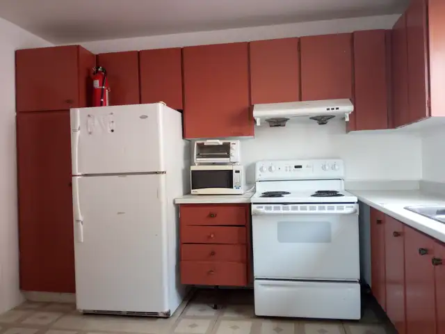 Rooms in Meadowlands near Carlton U and Algonquin College - Photo 5