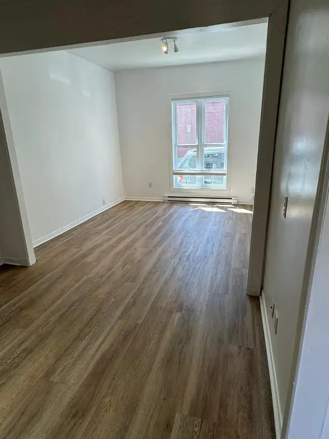 3-1/2 APARTMENT IN LACHINE - Photo 3