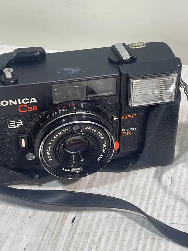 Konica C35 EF - Photo 4