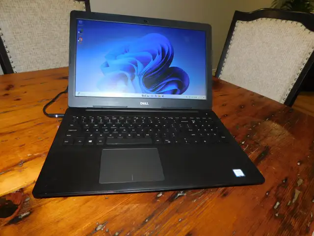 Dell Latitude 3590 15.6' Quad CORE i5 256GB SSD 20GB B/T WIN 11
