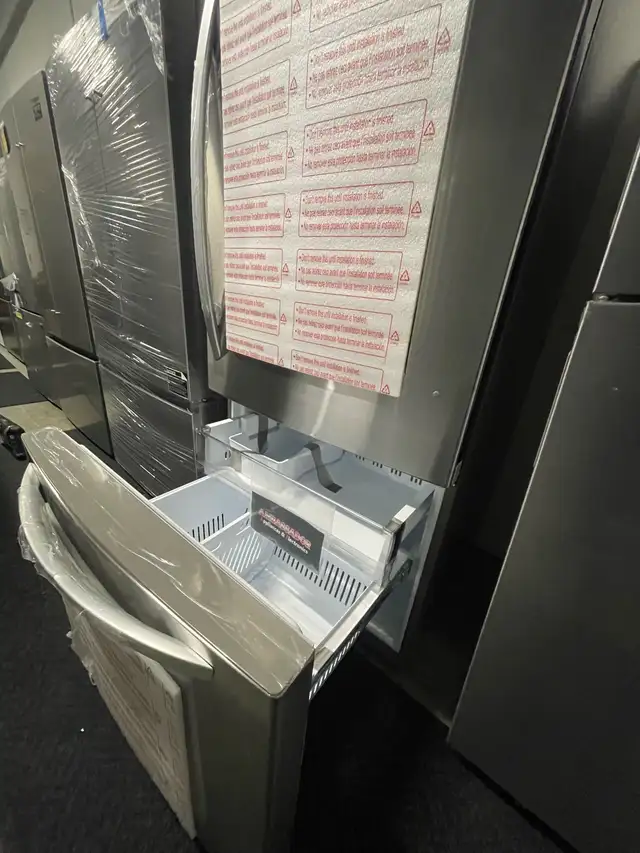 NEW 33" LG Fridge (Stainless Steel Bottom Freezer With Ice Maker - Photo 5