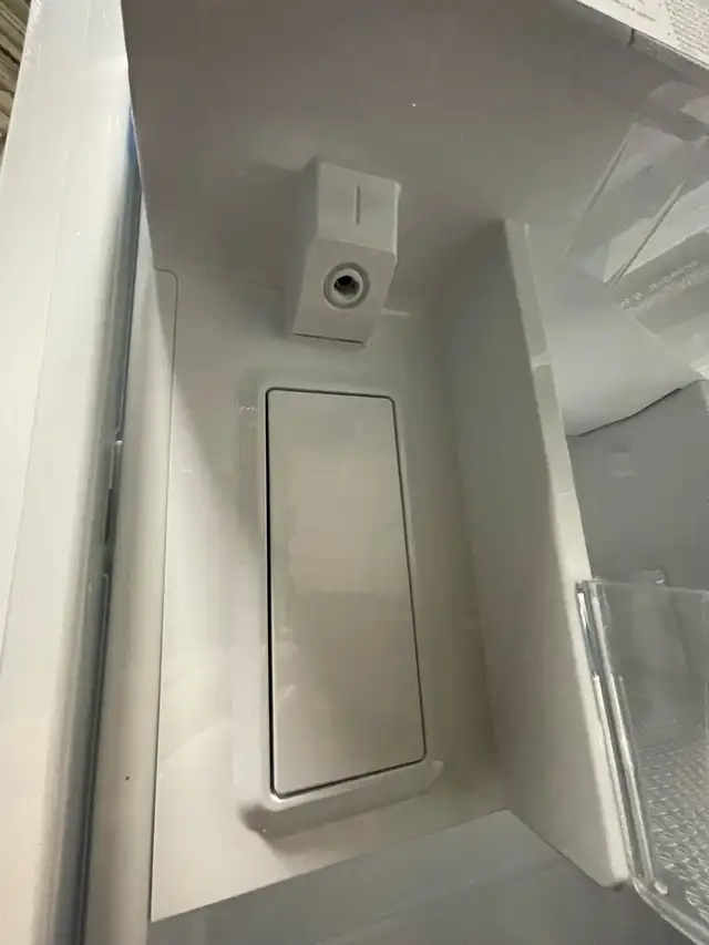 NEW 36" Frigidaire Interior Water&Ice Fridge (Stainless Steel) - Photo 7