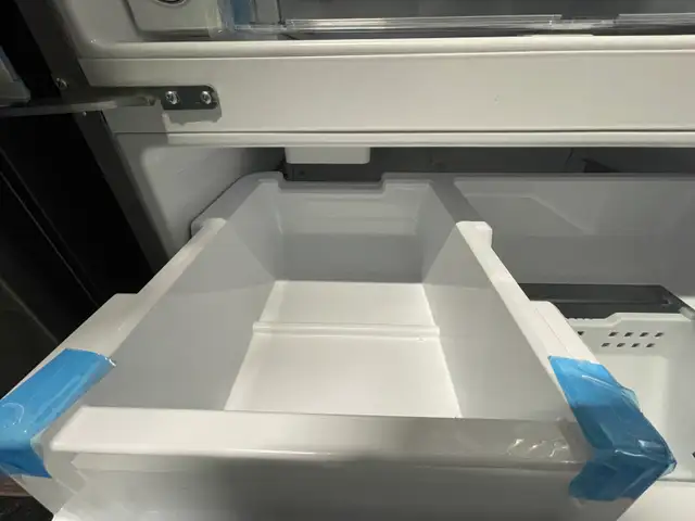 NEW 36" Frigidaire Interior Water&Ice Fridge (Stainless Steel) - Photo 8