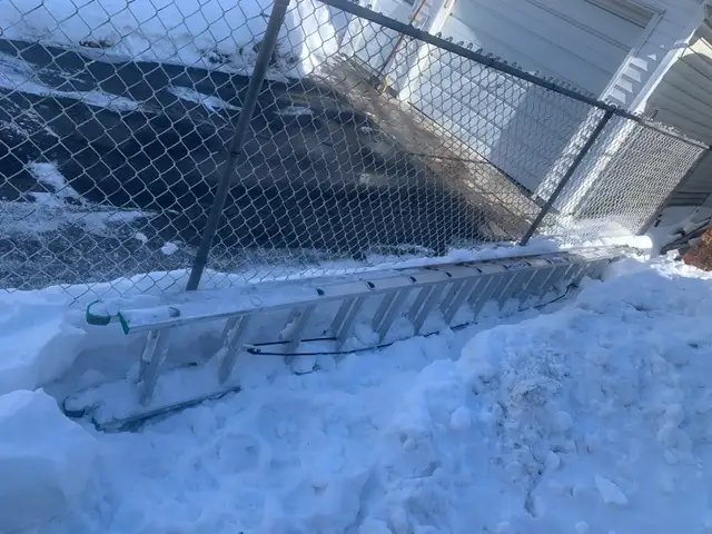 32ft extension ladder - Photo 3