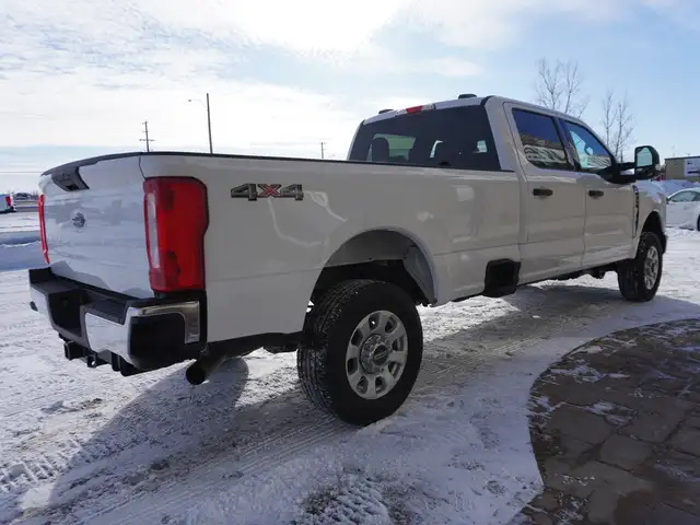 2024 Ford F-350 XLT 4WD Crew Cab 8' Box RARE AND POWERFUL!! - Photo 11