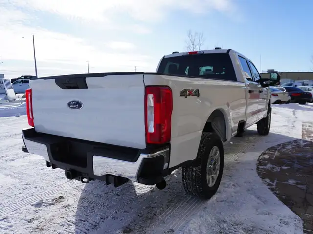 2024 Ford F-350 XLT 4WD Crew Cab 8' Box RARE AND POWERFUL!! - Photo 12