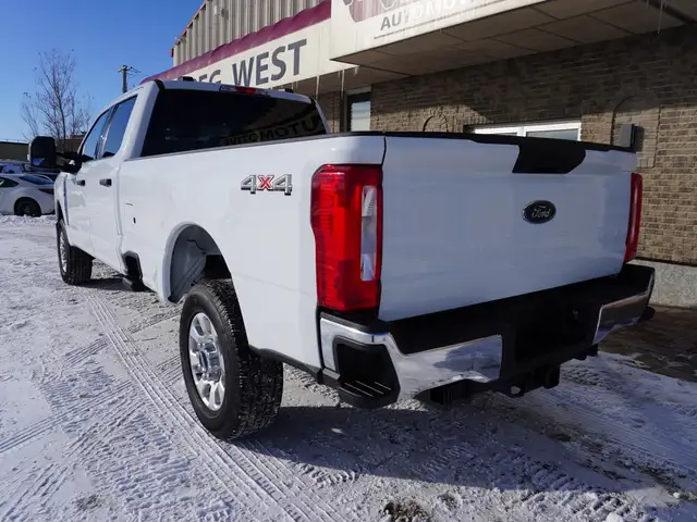 2024 Ford F-350 XLT 4WD Crew Cab 8' Box RARE AND POWERFUL!! - Photo 16