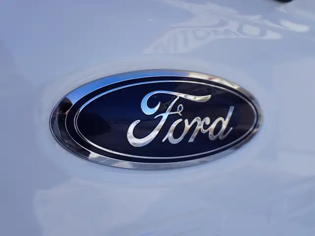 2024 Ford F-350 XLT 4WD Crew Cab 8' Box RARE AND POWERFUL!! - Photo 46