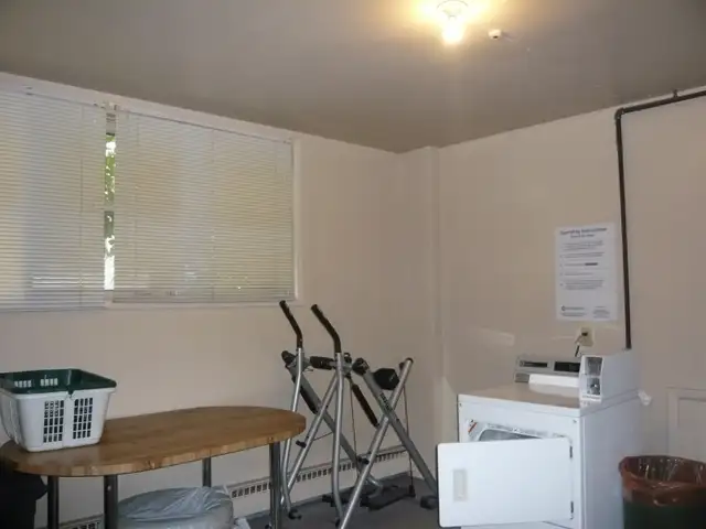 Reduced dep Beltline walk to 17 av,walk up unit 1 bedrm $1150 el - Photo 6