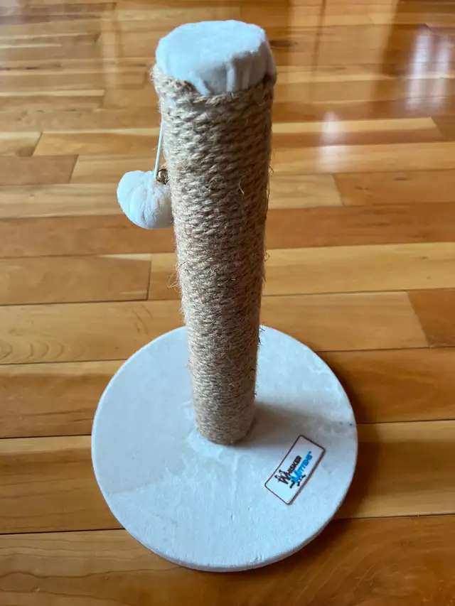 Medium Sized Cat Toy And Scratching Post BRAND NEW
