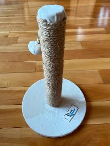 Medium Sized Cat Toy And Scratching Post BRAND NEW