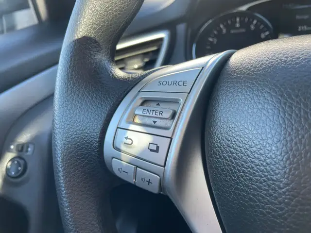 2014 Nissan Rogue FWD 4dr - Photo 10