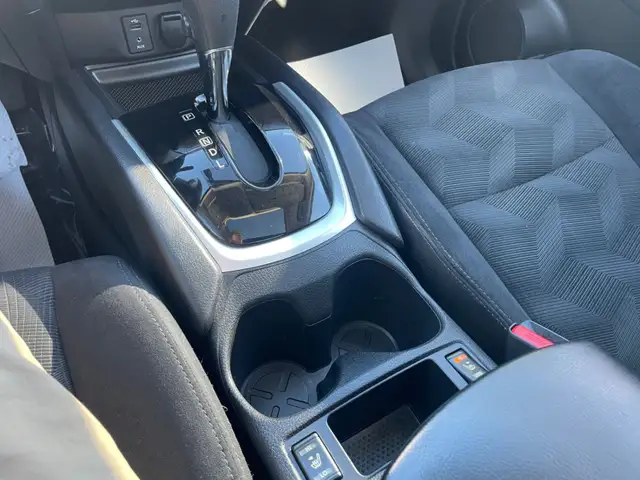 2014 Nissan Rogue FWD 4dr - Photo 12