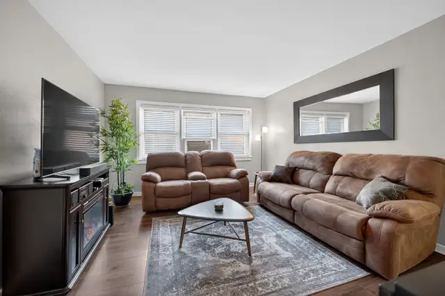 For Sale Co-Op Apartment - Photo 4