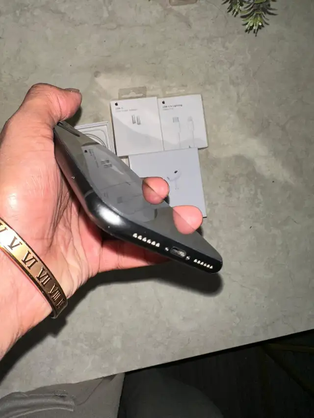 IPHONE 11 64GB ACCESSORIES PKG/DELIVERY - Photo 6