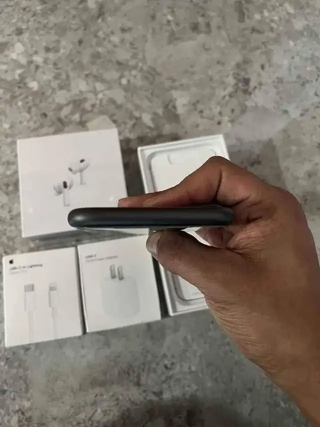 iPhone SE 128GB Airpods/Charger Set/Delivery - Photo 2