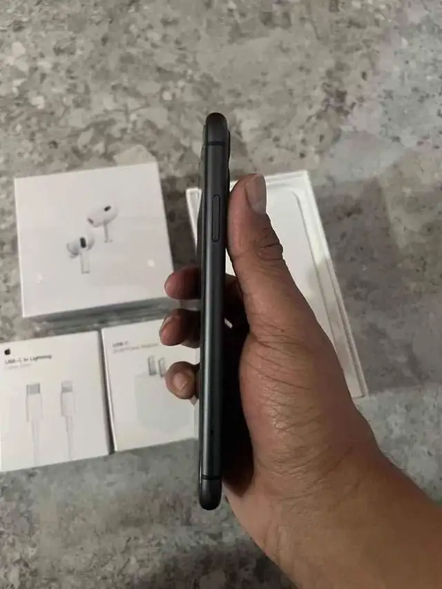 iPhone SE 128GB Airpods/Charger Set/Delivery - Photo 3