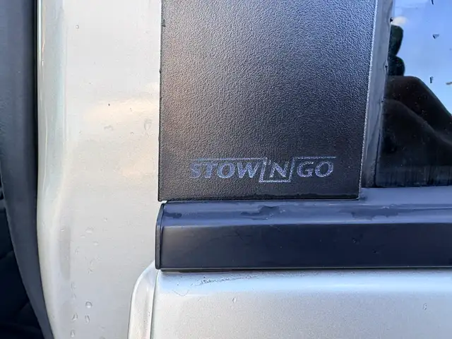 2013 Dodge Grand Caravan SXT FWD 7 Seats 3.6L V6 Certified - Photo 11