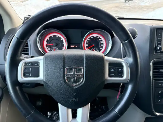2013 Dodge Grand Caravan SXT FWD 7 Seats 3.6L V6 Certified - Photo 20