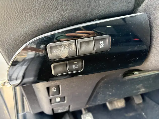 2020 Toyota Prius Prime LE Plug-in-Hybrid FWD 1.8L Certified - Photo 19