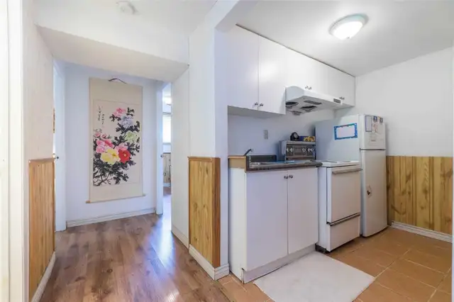 Fully furnished 2 bedroom in a semi-basement apartment - Photo 4