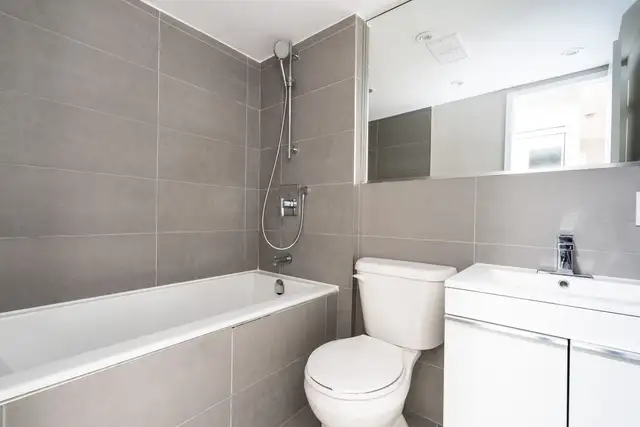 Renovated One Bedroom, Queen and Niagara - ID 4396 - Photo 8