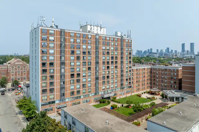 Renovated One Bedroom, Queen and Niagara - ID 4396 - Photo 11